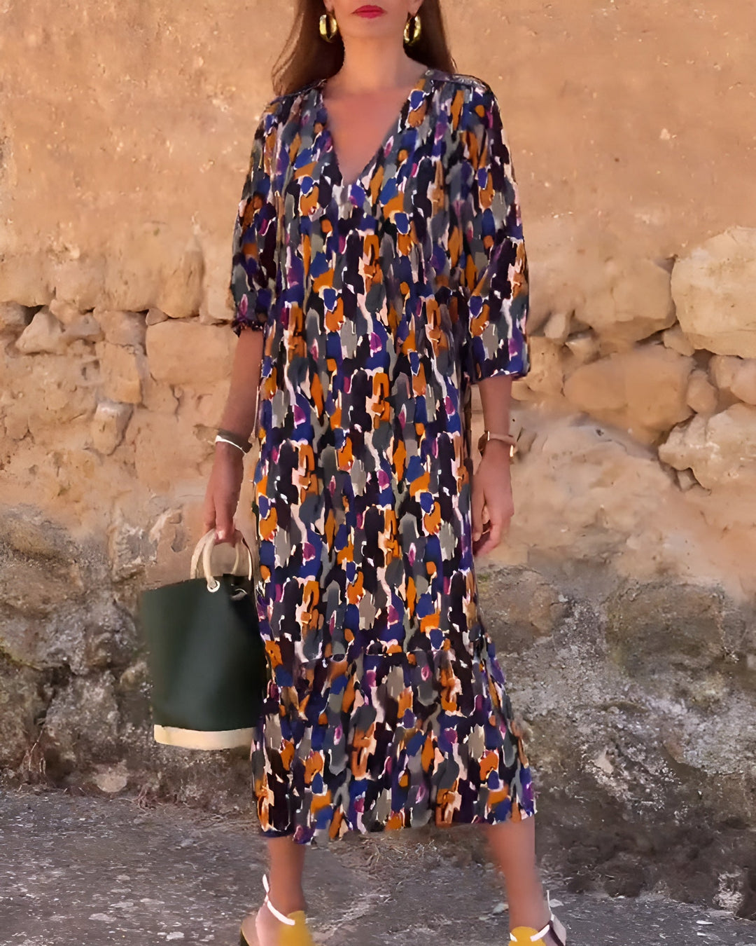 Laura | V-hals jurk met Retro Print